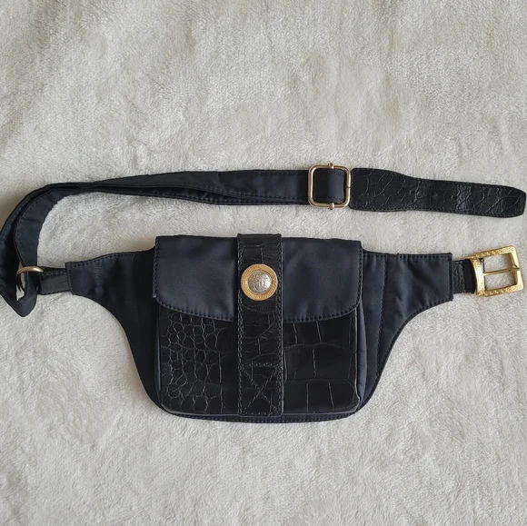 Vintage Gianni Versace Medusa Head 1990`s Black Croc-Embossed Belt